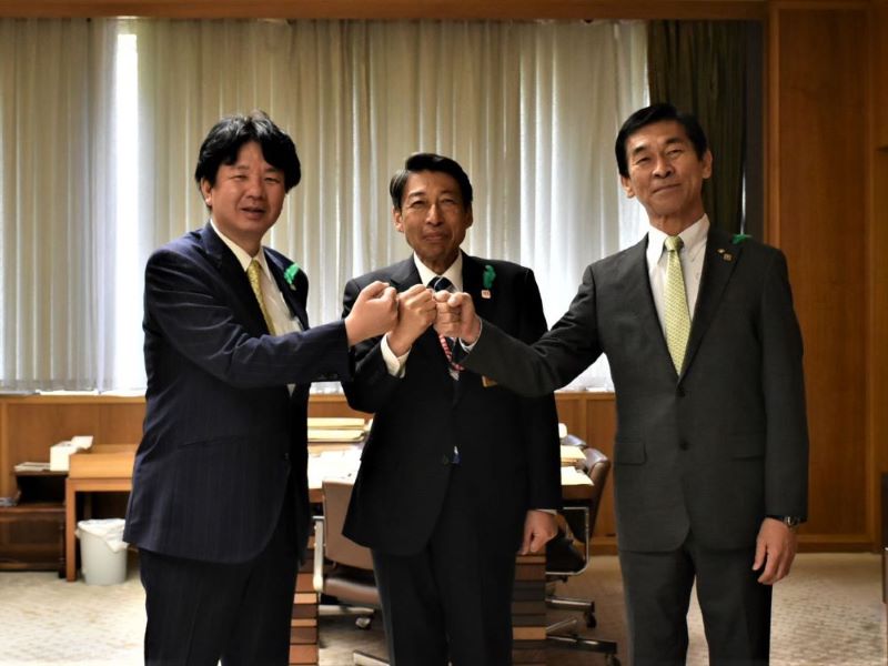 服部誠太郎新知事が県議会を訪問されました