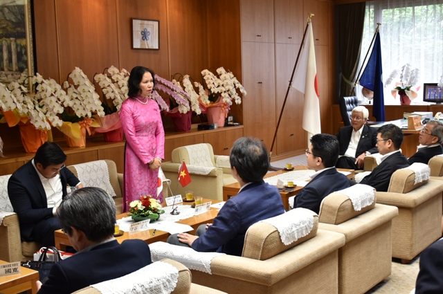 在福岡ベトナム社会主義共和国総領事が県議会を訪問されました