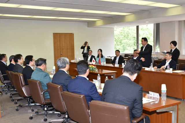 江蘇省友好代表団の皆さんが県議会を訪問されました。
