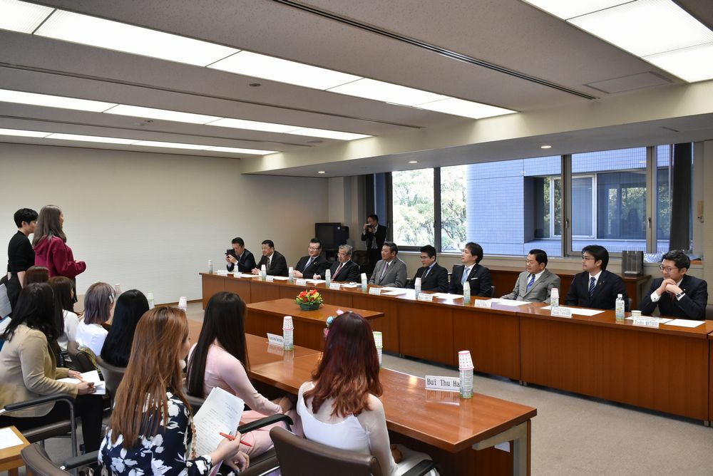 2018　asianbeat・FACo　Kawaii大使の皆さんが県議会を訪問されました