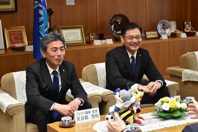 アビスパ福岡の皆さんが県議会を訪問