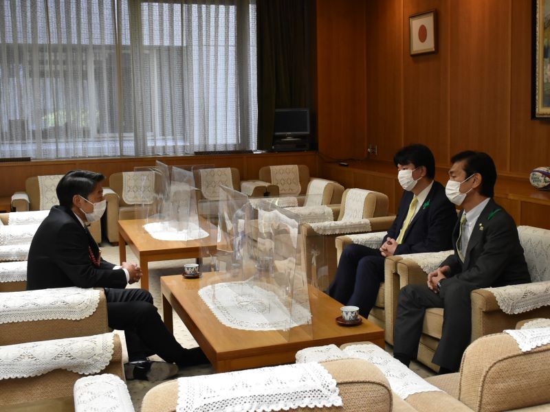 服部誠太郎新福岡県知事が県議会を訪問されました