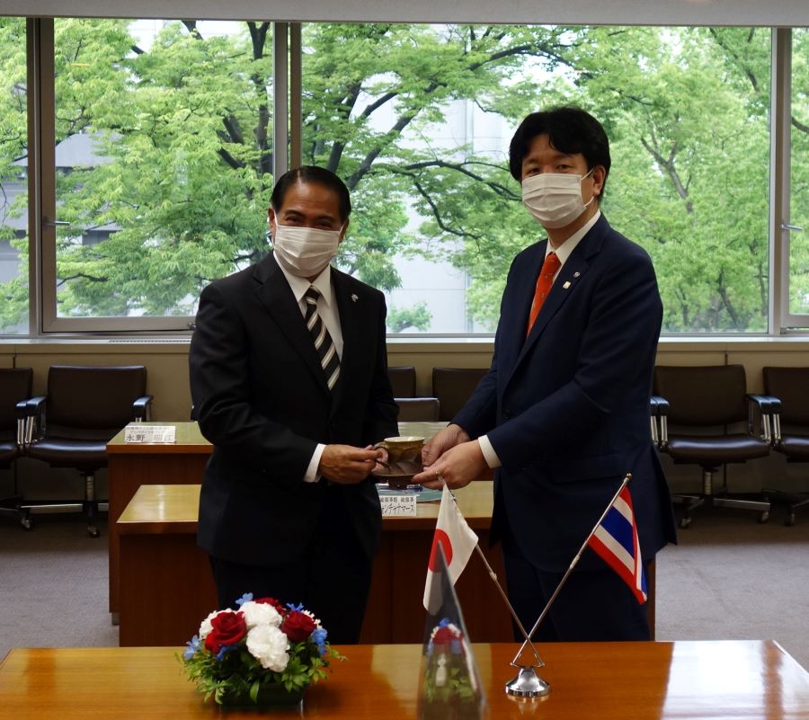 在福岡タイ王国総領事が福岡県議会を訪問されました