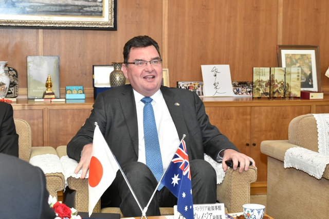 在福岡オーストラリア総領事が県議会を訪問されました