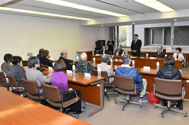 ハワイ島福岡県人会の皆さんが県議会を訪問されました