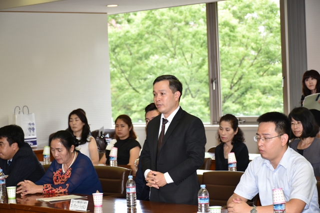 ベトナム教育視察団の皆さんが県議会を訪問されました2