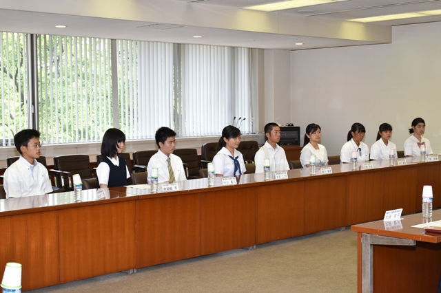 青少年海外派遣プログラム（タイ・バンコク）参加者の皆さんが県議会を訪問されました2