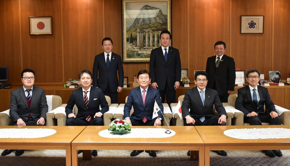 駐福岡大韓民国総領事が県議会を訪問されました2