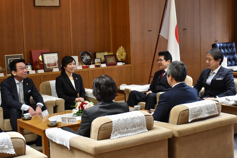 平昌オリンピック 女子モーグル日本代表 村田愛里咲選手が県議会を訪問されました1