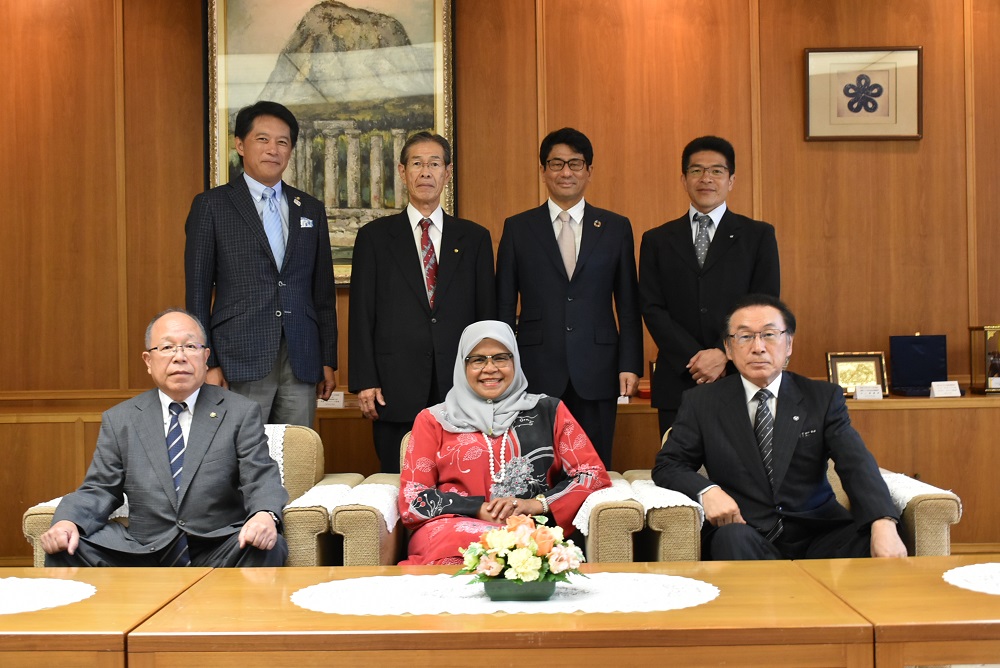 国連ハビタットのシャリフ事務局長が県議会を訪問されました1