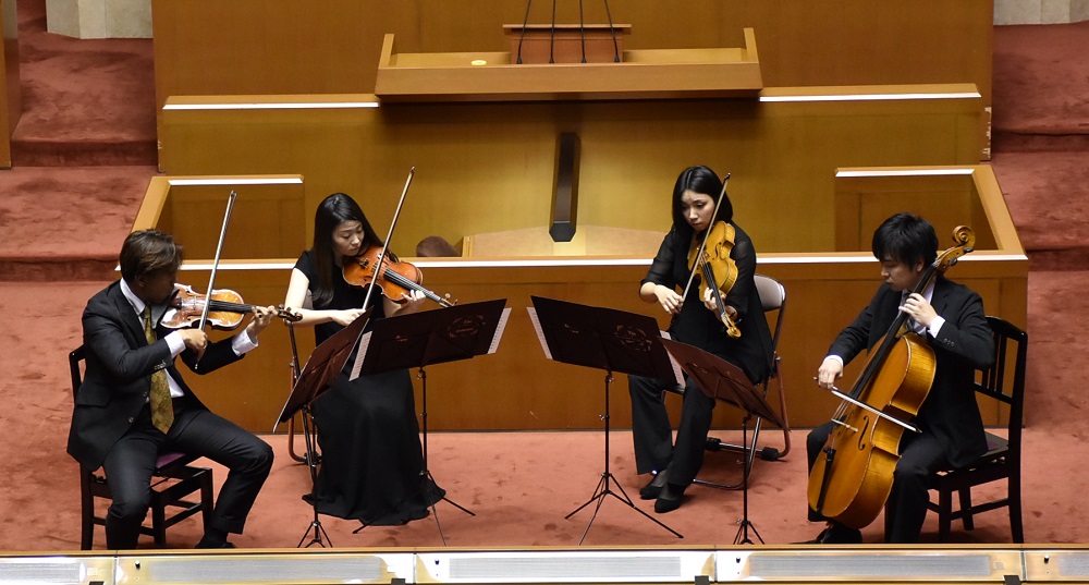 本会議場において、九州交響楽団メンバーによる弦楽四重奏コンサートを開催しました2