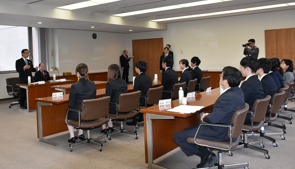 県人会担い手育成青年派遣事業参加者が訪問