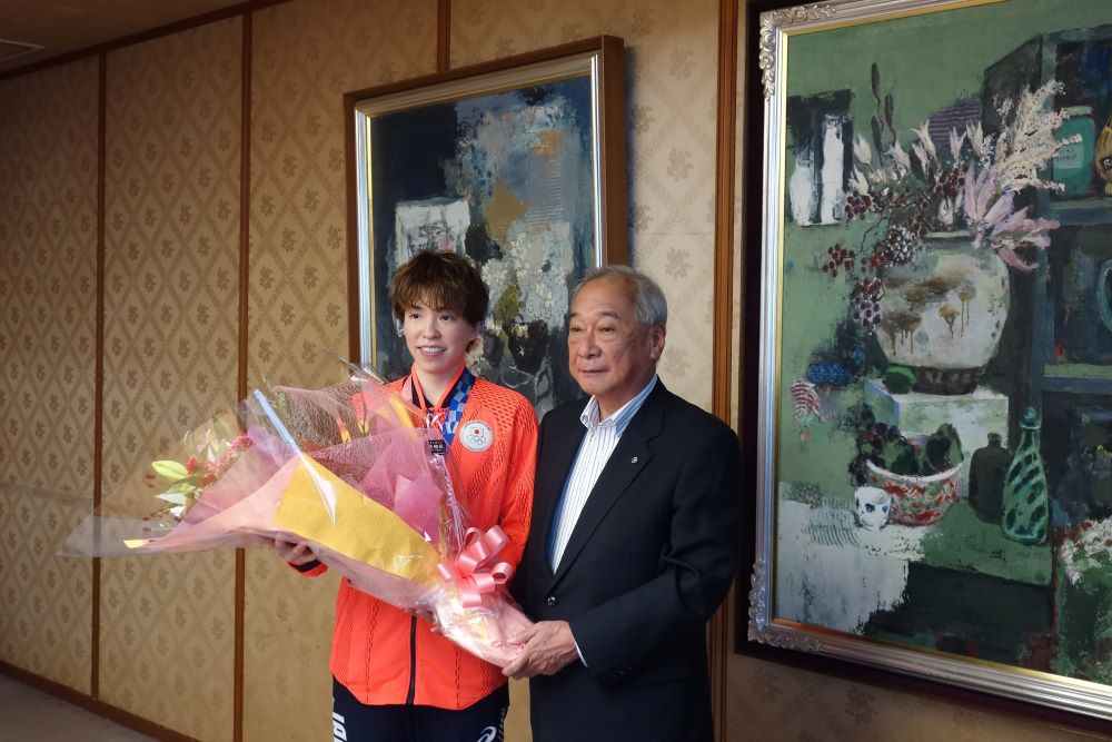 東京２０２０オリンピック女子バスケットボール銀メダリスト林咲希選手が県庁を訪問されました