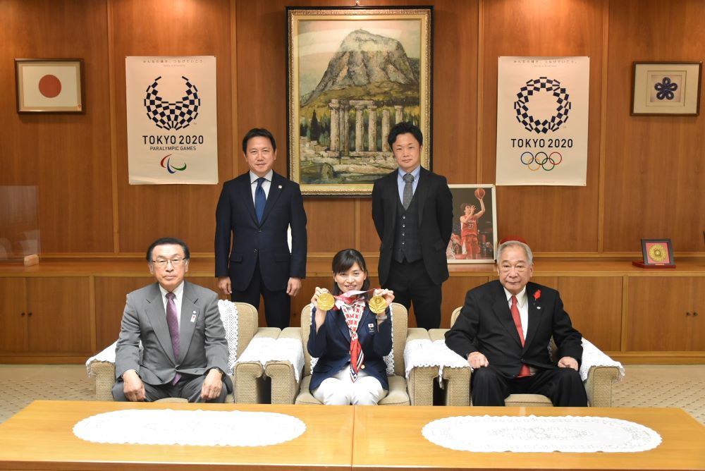 東京２０２０パラリンピック自転車競技金メダリストの杉浦佳子選手が県議会を訪問されました
