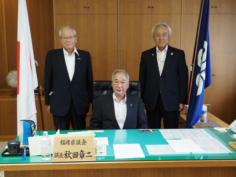日本医師会の横倉義武名誉会長が県議会を訪問されました