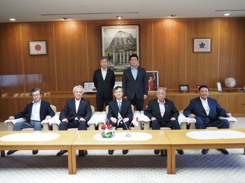 駐福岡大韓民国総領事が県議会を訪問されました