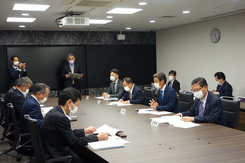 九州各県議会議長会による政府等への提言活動の写真2