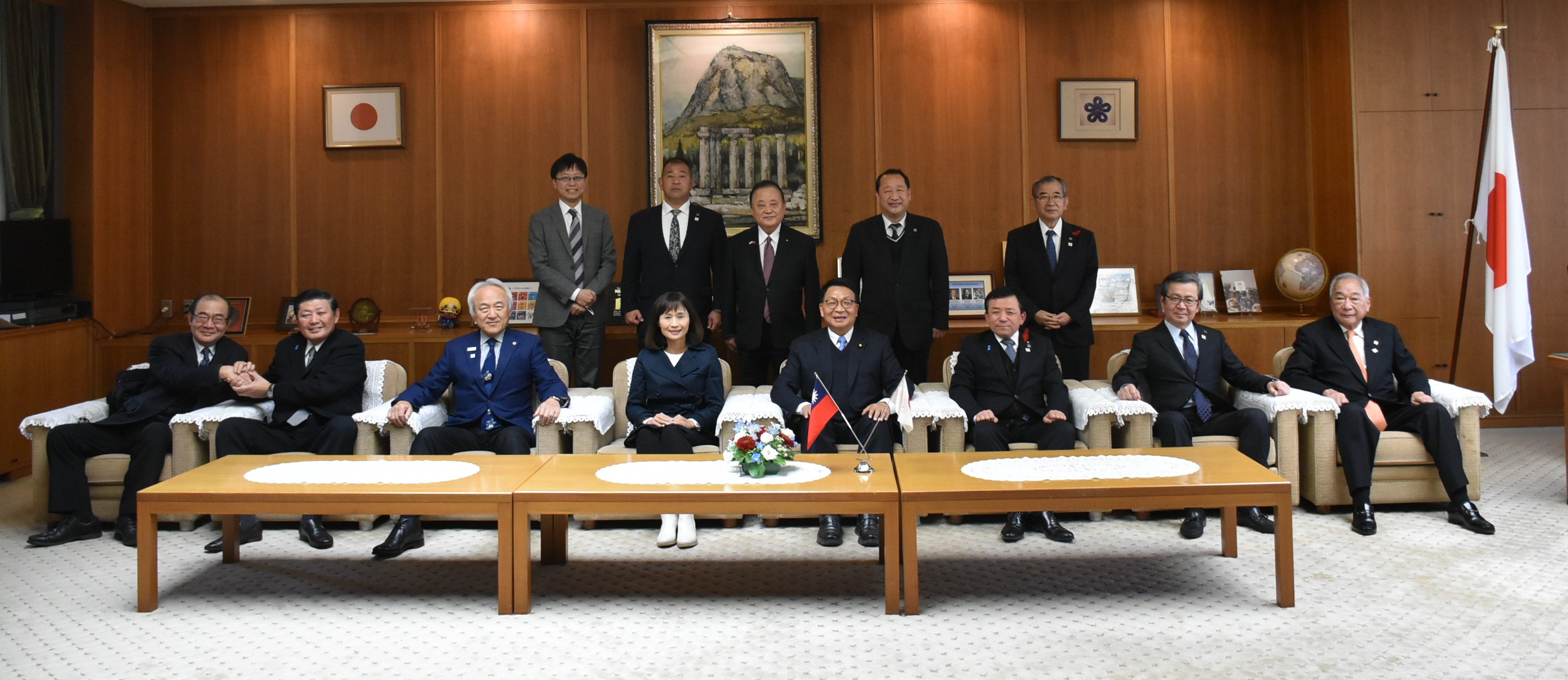 台湾立法院民進黨圑　陳歐珀書記長による議会表敬の写真