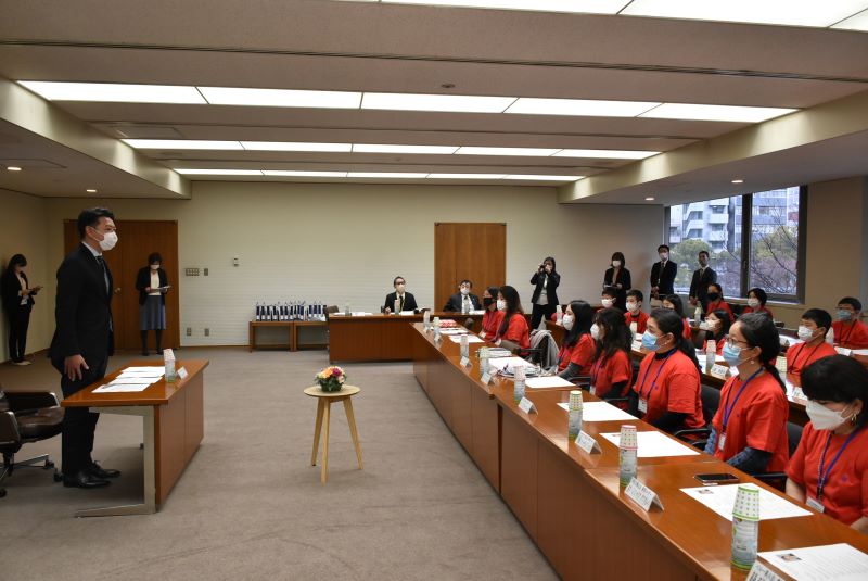 海外福岡県人会の子どもたちが県議会を訪問されましたの写真2