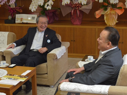 アクロス福岡の本田正寛館長が議長を訪問されました