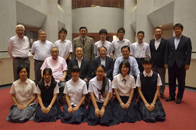 福岡県青少年交流団の皆さんが県議会を訪問されました2