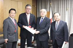 全国都道府県議会議長会　地方自治委員会要請活動1