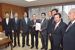 「福岡県飲酒運転撲滅運動の推進に関する条例」の改正案が議長に答申されました2