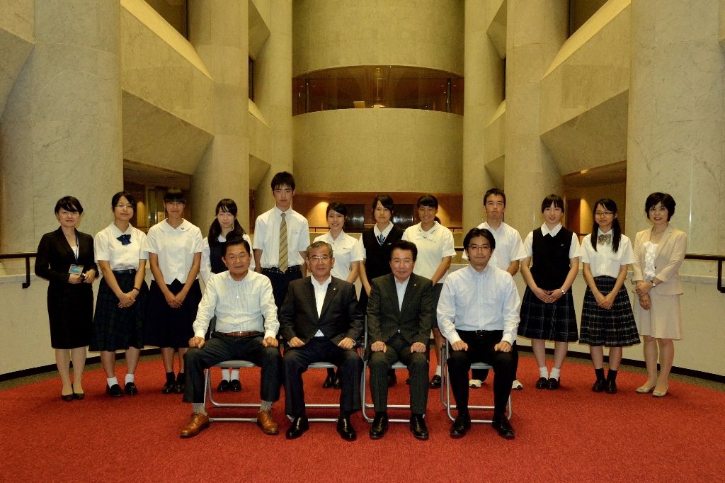 福岡県青少年交流団（タイ・バンコク）参加者の皆さんが県議会を訪問されました3