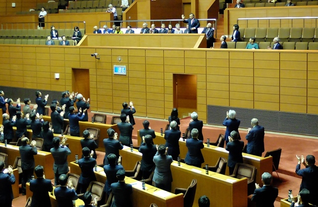 ハワイ州議会友好訪問団の皆さんが県議会を訪問されました