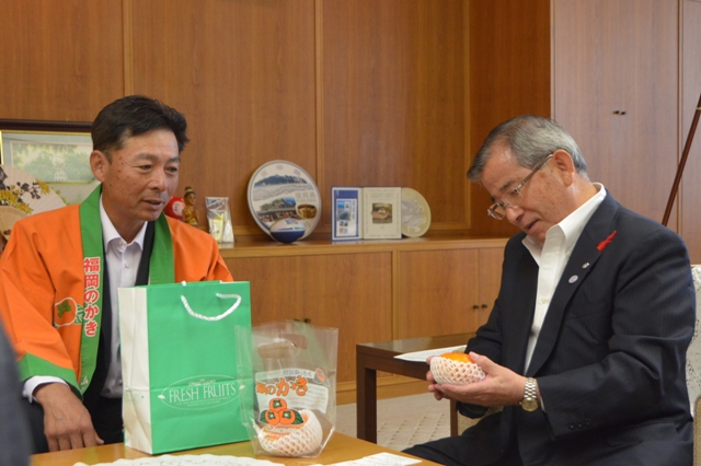 ＪＡ全農ふくれん かき部会の皆さんが県議会を訪問されました1