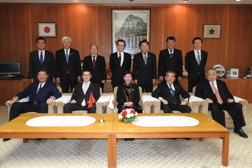 在福岡ベトナム社会主義共和国総領事館新総領事が県議会を訪問されました 2