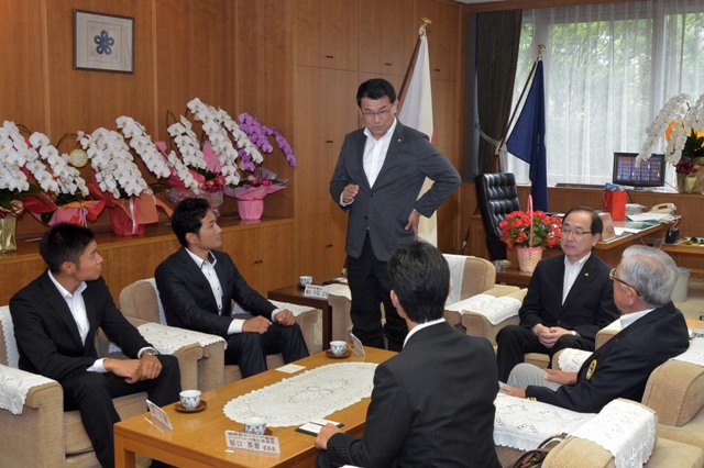 リオデジャネイロオリンピック　セーリング日本代表選手が県議会を訪問されました