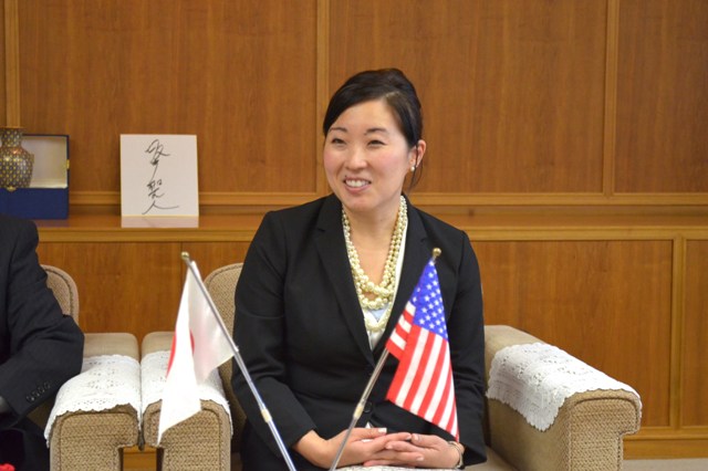 在福岡アメリカ領事館首席領事が県議会を訪問されました1