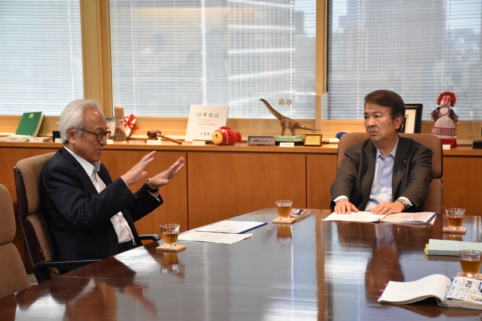 関係省庁での提言・要望の様子1