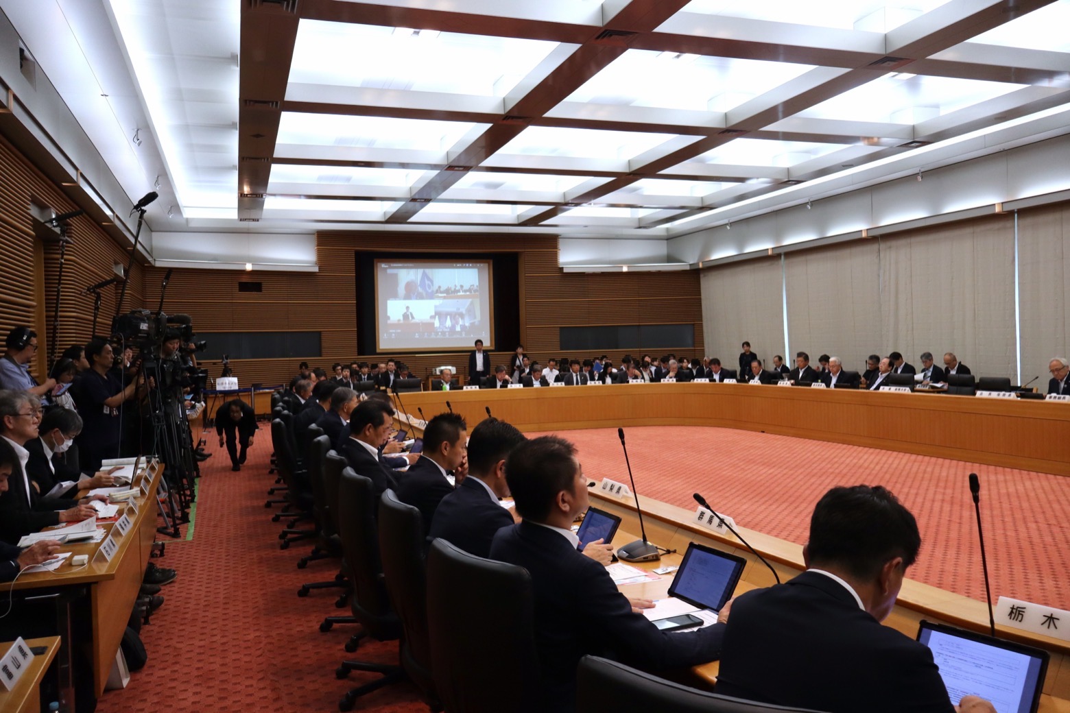 第184回全国都道府県議会議長会定例総会の会場風景