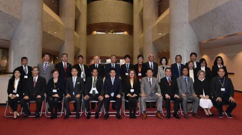 フィリピン・ブラカン州訪問団の皆さんが県議会を訪問されましたの写真３
