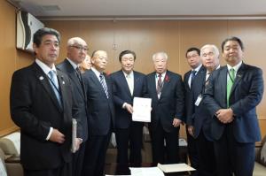 九州各県議会議長会による政府等への提言活動の写真2
