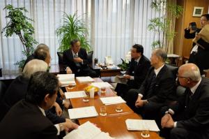 九州各県議会議長会による政府等への提言活動の写真３