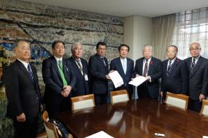 九州各県議会議長会による政府等への提言活動の写真4