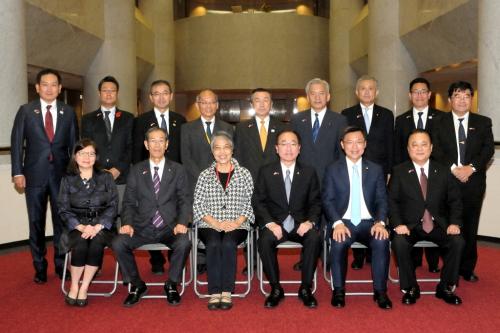 台湾水素エネルギー産業訪日団の皆さんが県議会を訪問されましたの写真３