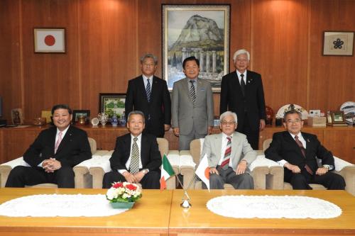 第9回福岡県人会世界大会実行委員長が県議会を訪問された写真2