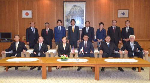 在福岡アメリカ領事館首席領事が県議会を訪問されましたの写真2
