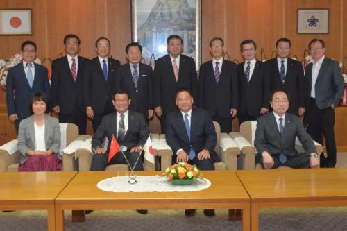 中華人民共和国駐福岡総領事が県議会を訪問されましたの写真2
