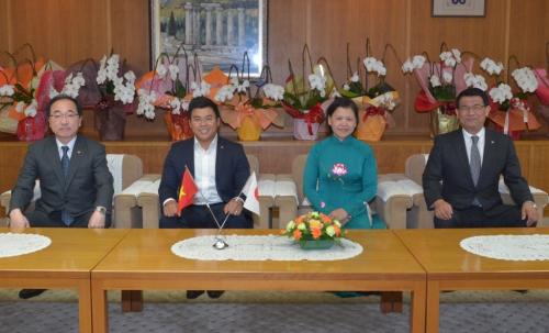 在福岡ベトナム社会主義共和国総領事が県議会を訪問されましたの写真2
