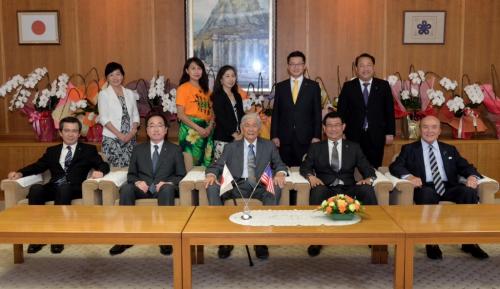 ジョージ・アリヨシ元ハワイ州知事が県議会を訪問されましたの写真2