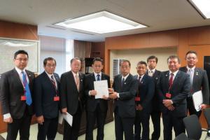 九州各県議会議長会による政府等への提言活動の写真６