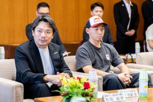「マイナビpresents 2025 アジアＢＭＸフリースタイル選手権」開催に係る全日本フリースタイルＢＭＸ連盟理事長による議会表敬の写真2
