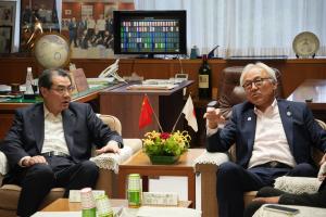 中国駐日大使による議会表敬の写真2