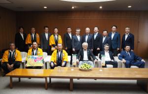 県育成品種「早味かん」の産地代表者による議会表敬の写真3