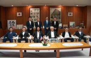 在福岡米国領事館ヴァ―サ・パーキンス首席領事等による表敬訪問の写真1